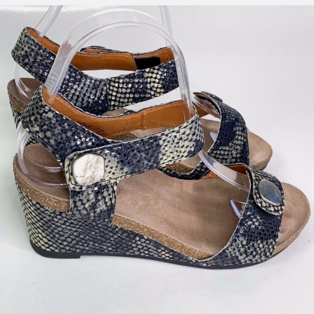 NWNT-Taos Snakeskin Pattern Wedge Sandals
